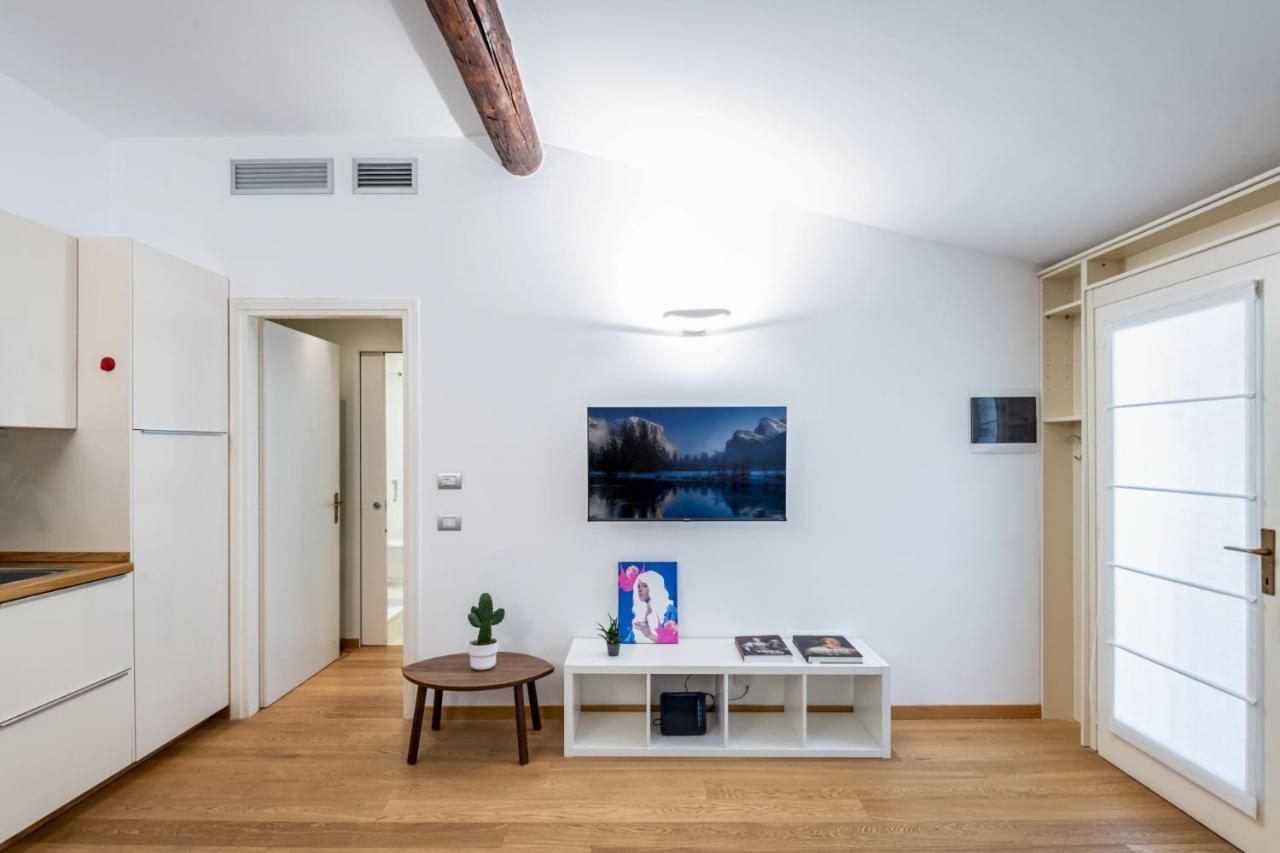 Easylife - Romantico Appartamento Sulla Darsena Milano Eksteriør billede